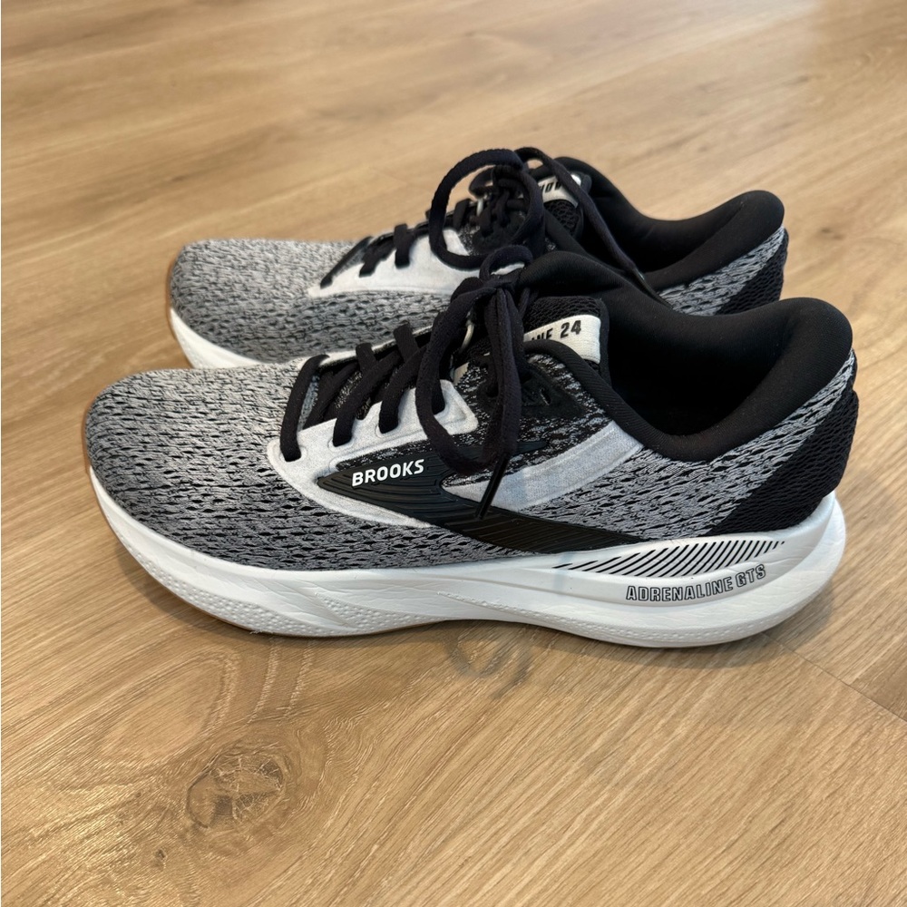 Brooks Black and Gray Running Sneakers